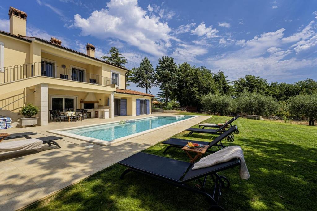 Bazén v ubytovaní Villa Vera in Ližnjan - Haus für 8 Personen alebo v jeho blízkosti