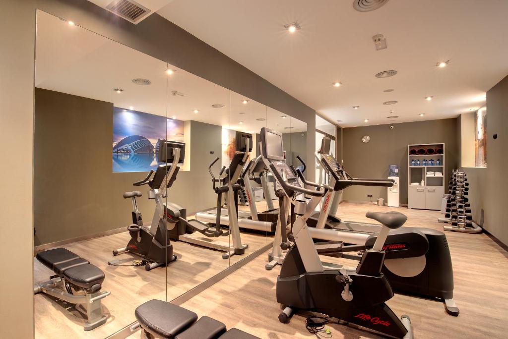 Posilňovňa alebo fitness centrum v ubytovaní Catalonia Excelsior