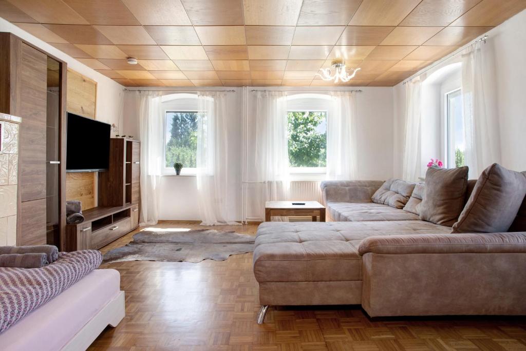 Μια τηλεόραση ή/και κέντρο ψυχαγωγίας στο Bauernhofwohnung Friedrichshafen
