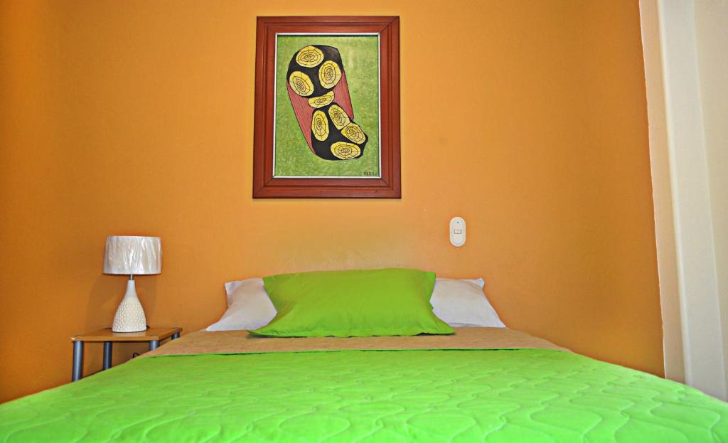 Postel nebo postele na pokoji v ubytování North Star Hostal Guayaquil