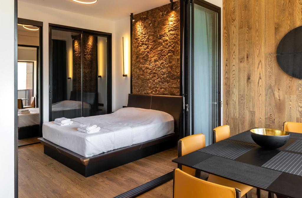 Postel nebo postele na pokoji v ubytování Luxury Apartment Kavkaz View