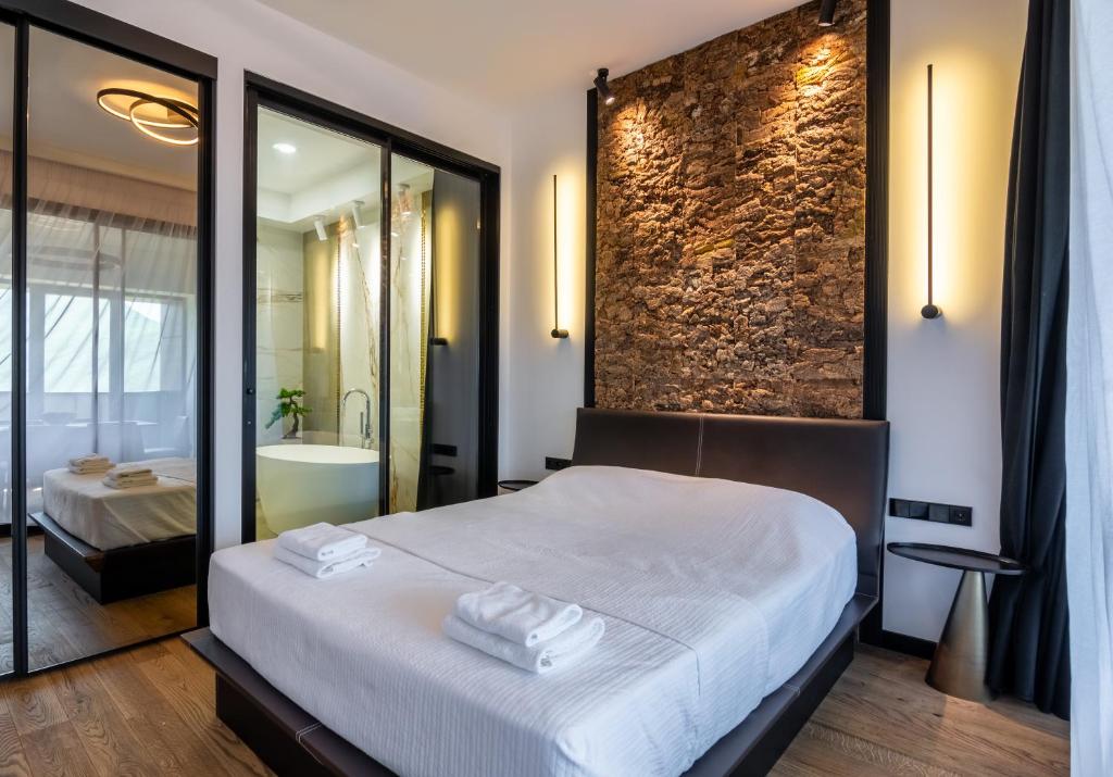 Postel nebo postele na pokoji v ubytování Luxury Apartment Kavkaz View