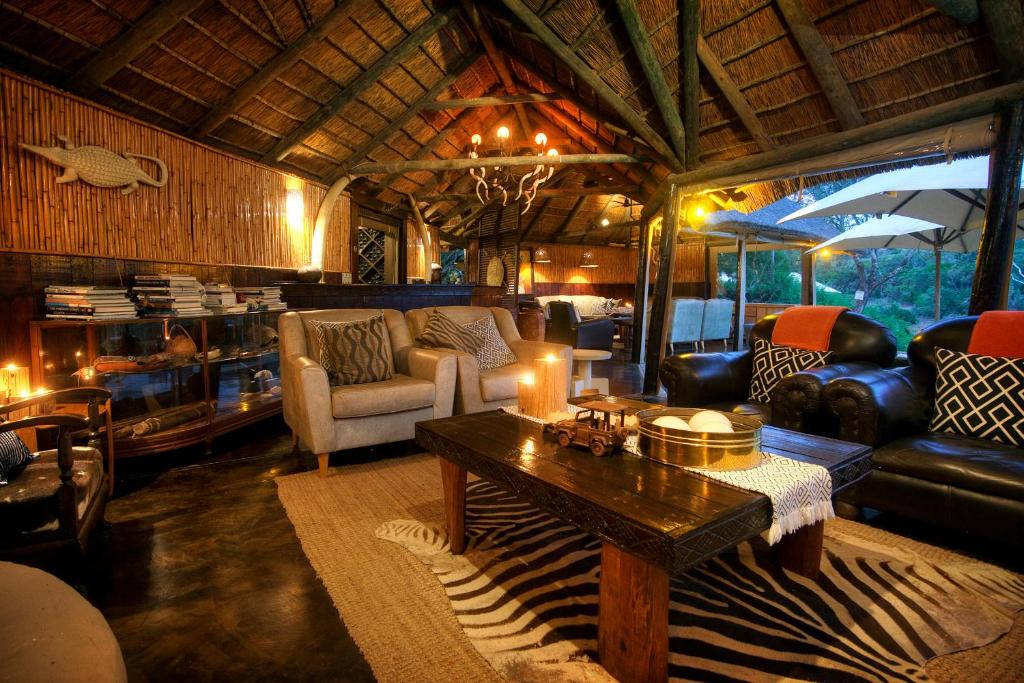 Posezení v ubytování Safari Lodge - Amakhala Game Reserve