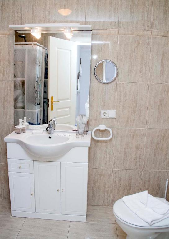 Kúpeľňa v ubytovaní Navy Apartment, El Poris