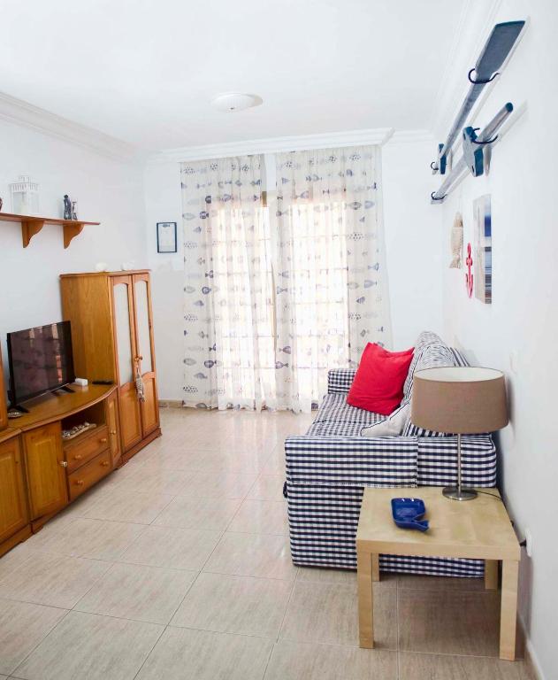 Televízia a/alebo spoločenská miestnosť v ubytovaní Navy Apartment, El Poris