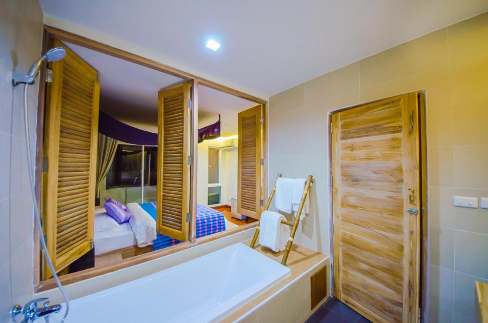 Postel nebo postele na pokoji v ubytování Nakorn De Sukhothai Hip Hotel