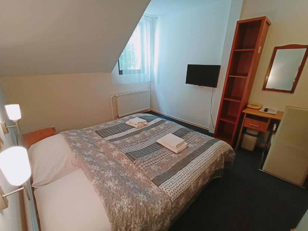 Postel nebo postele na pokoji v ubytování Kaštieľ Fričovce