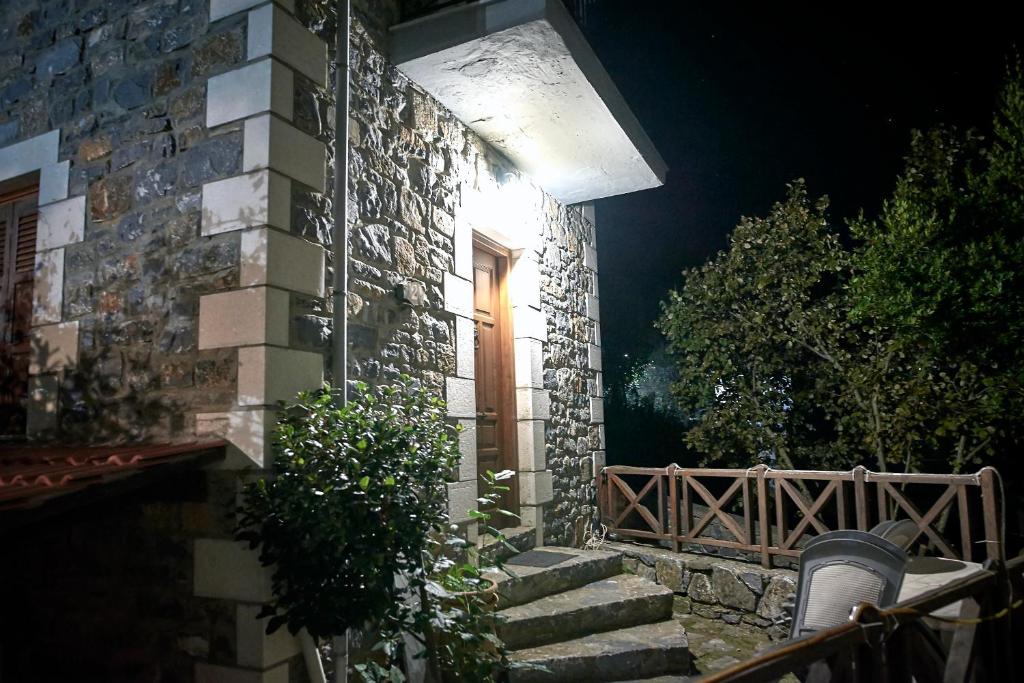 Malevos Traditional Houses - Suite With Garden View