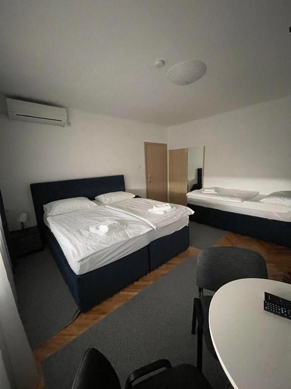 Posteľ alebo postele v izbe v ubytovaní Rooms Stella