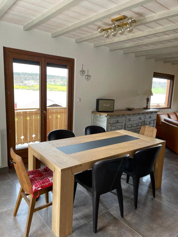 Fotografia z galérie ubytovania CHALET-MICHEL avec SPA v destinácii Montperreux