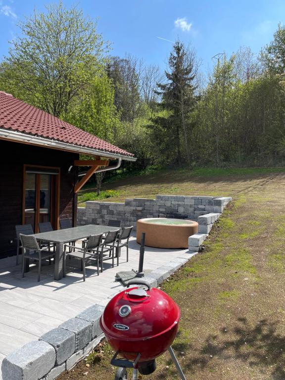 Vonkajšia záhrada v ubytovaní CHALET-MICHEL avec SPA