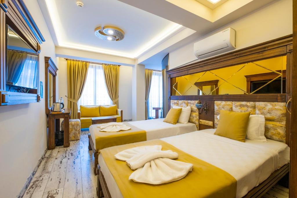 Postel nebo postele na pokoji v ubytování Reis Royal Hotel