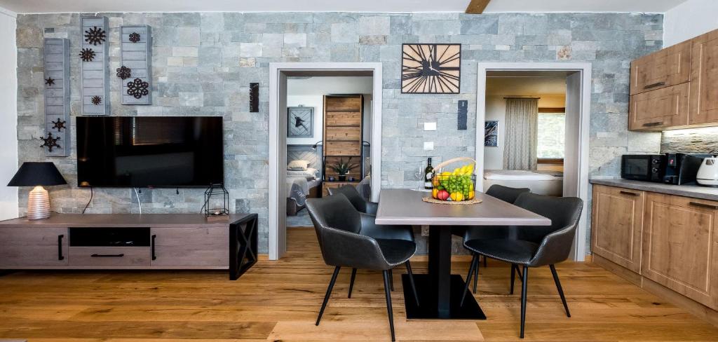 Kuchyň nebo kuchyňský kout v ubytování Apartman Stella