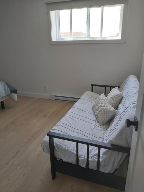 Una cama o camas en una habitación de Gîte du 149 route de la Mer