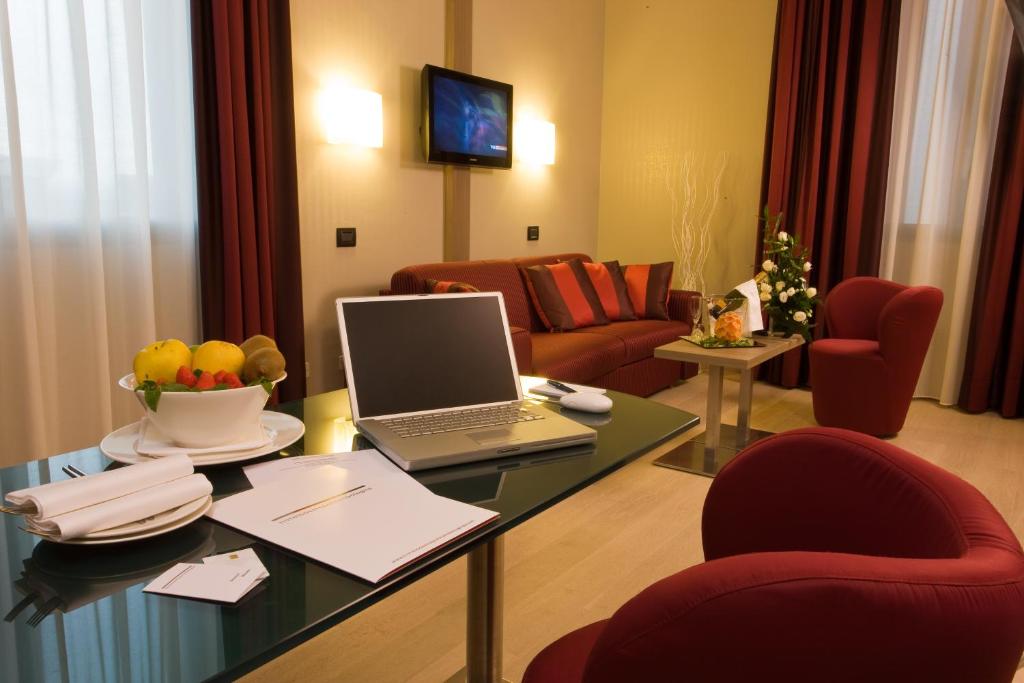 TV a/nebo společenská místnost v ubytování Hotel Cosmopolitan Bologna