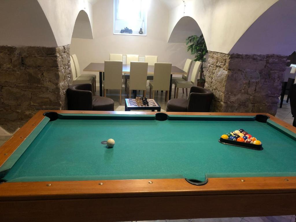 Biliár nebo kulečník v ubytování Penzion B5