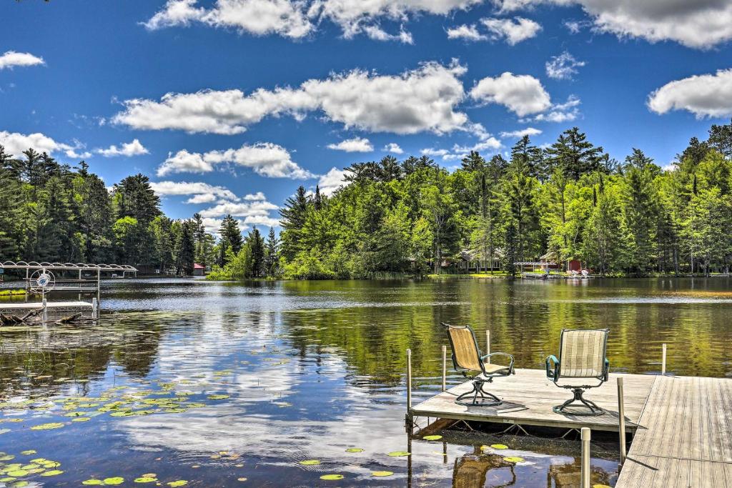 Northwoods Cabin with Lake Access and Boat Dock, Manitowish Waters