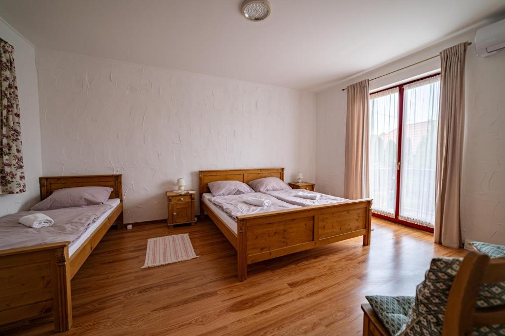 Postel nebo postele na pokoji v ubytování Szellő Porta