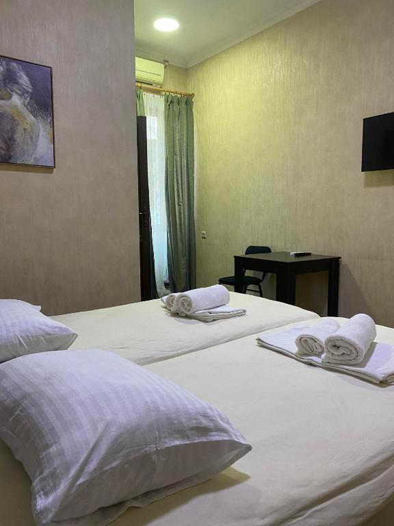 Postel nebo postele na pokoji v ubytování Hotel Guri