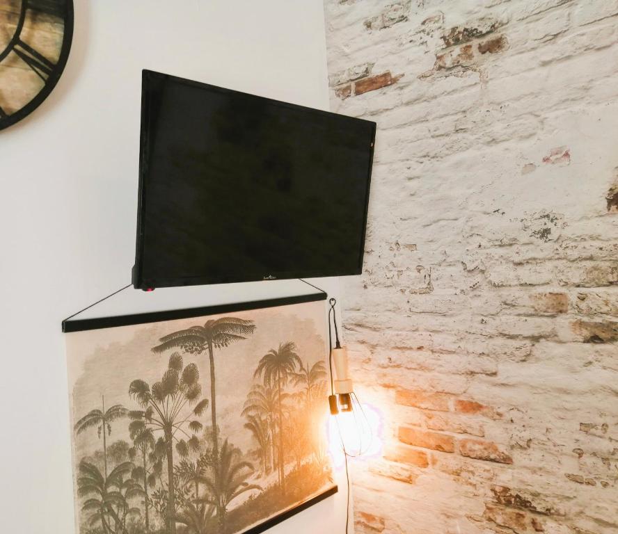 TV a/nebo společenská místnost v ubytování Cocoon west