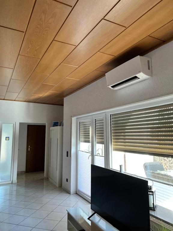 TV a/nebo společenská místnost v ubytování xxl Apartment Sinsheim