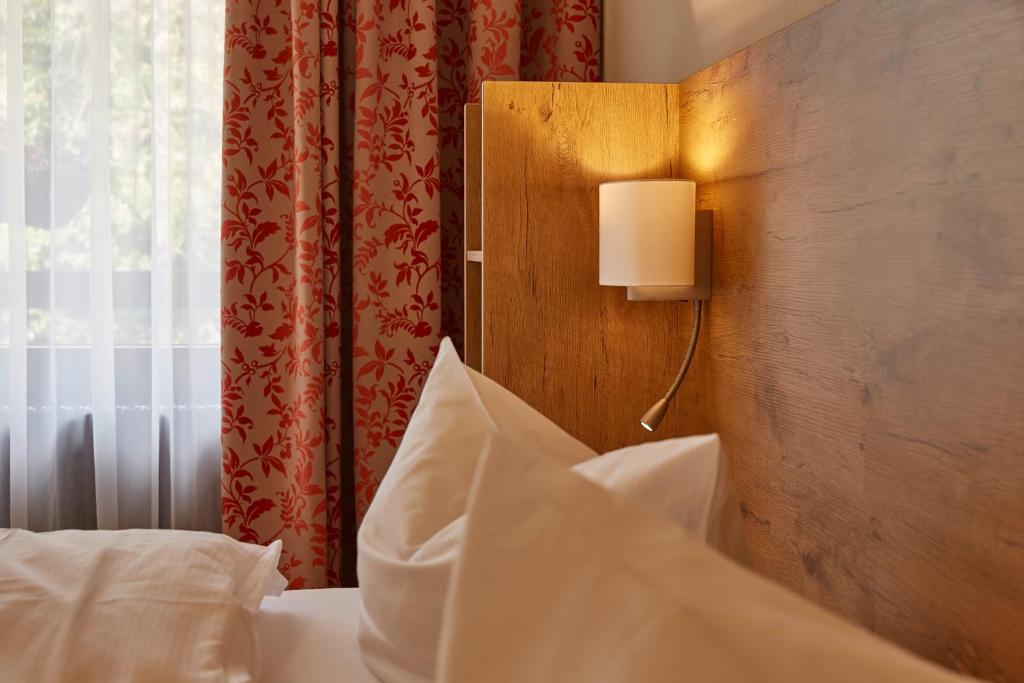 Postel nebo postele na pokoji v ubytování Gästehaus Goethe