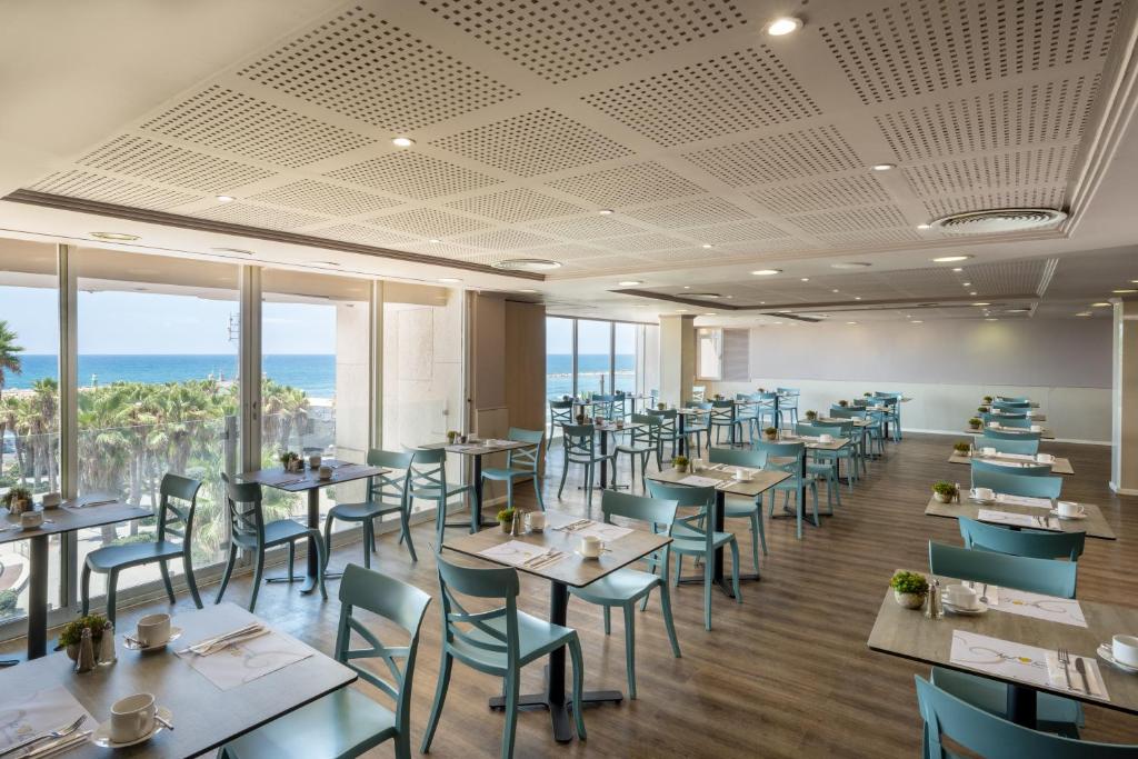 Restaurace v ubytování Leonardo Gordon Beach