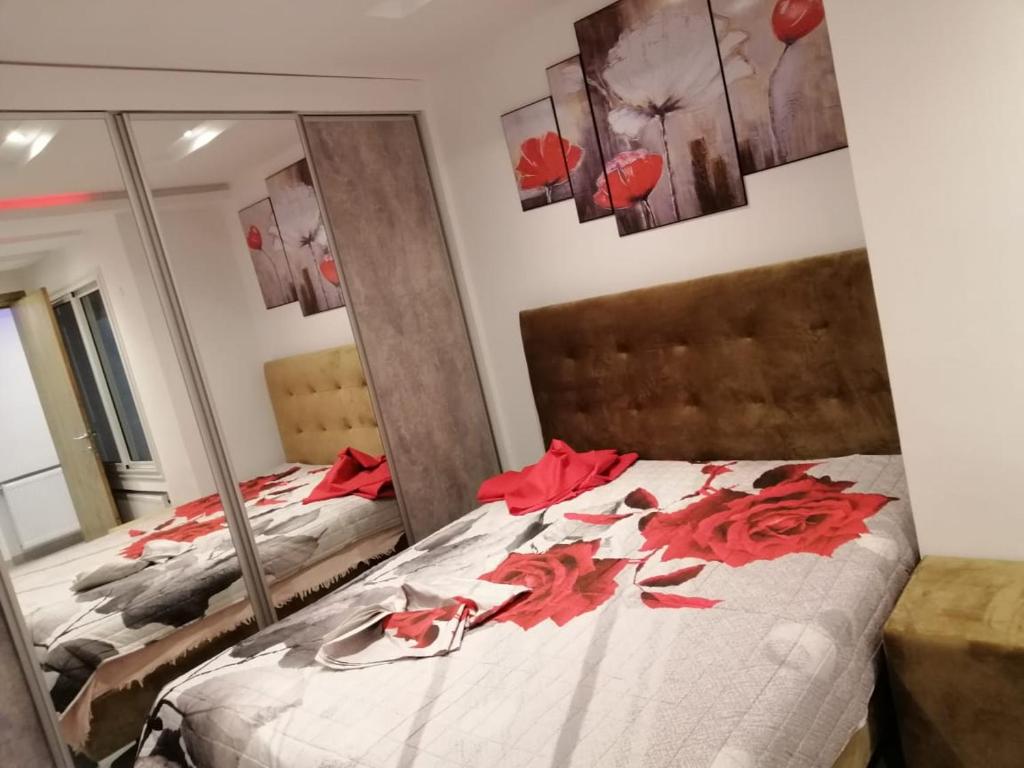 A bed or beds in a room at Derby de Cité el Khadra