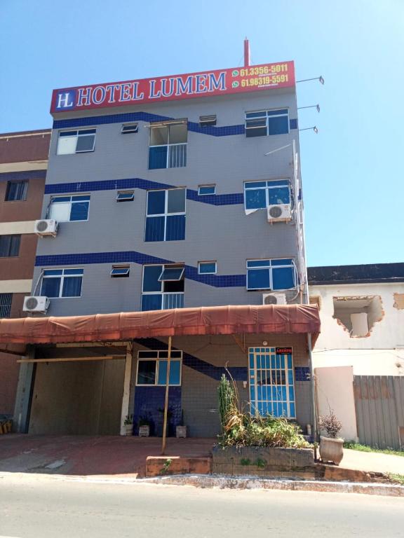 a hotel with a sign on the side of a building at Hotel Lumem Taguatinga Sul in Taguatinga
