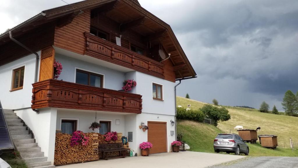 Budova, v ktorej sa apartmán nachádza