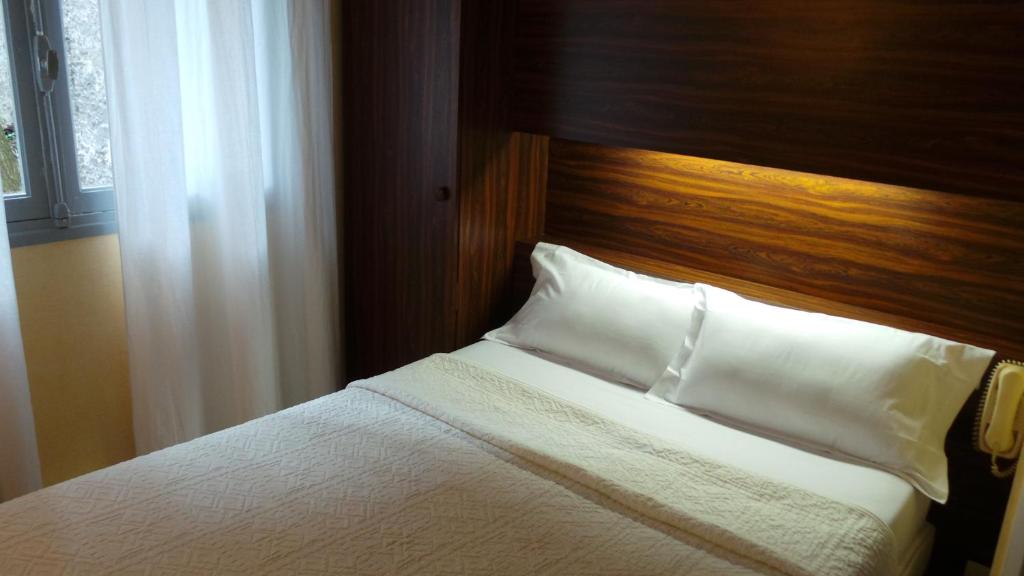 Hôtel Le Cambronne - Resim 25