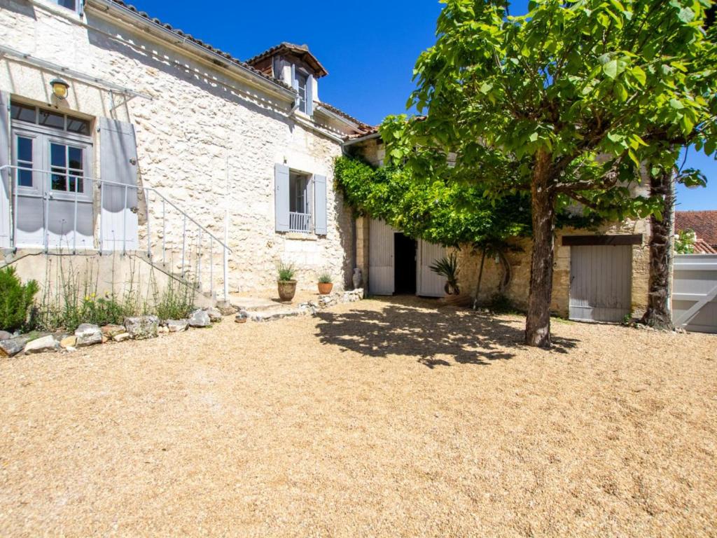 Fotografia z galérie ubytovania Maison de charme sans vis-à-vis, proche de Brantôme, avec jardin et équipements modernes - FR-1-616-266 v destinácii Champagnac-de-Bélair