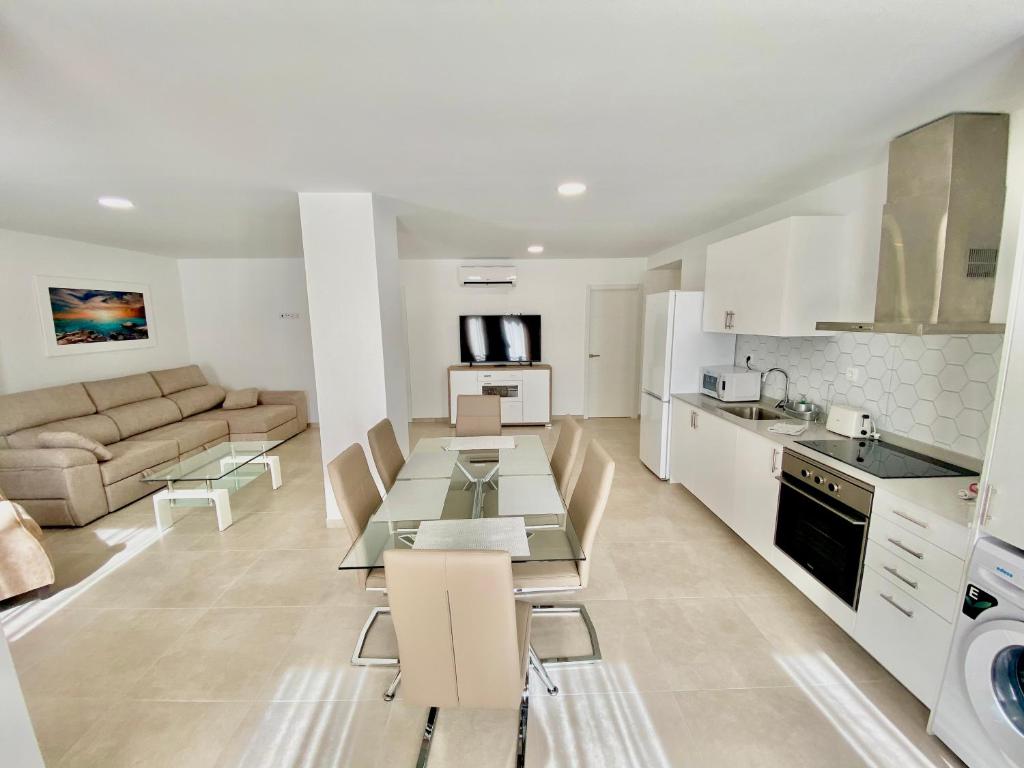 Kuchyň nebo kuchyňský kout v ubytování Sonrisa Deluxe Apartments, Levante