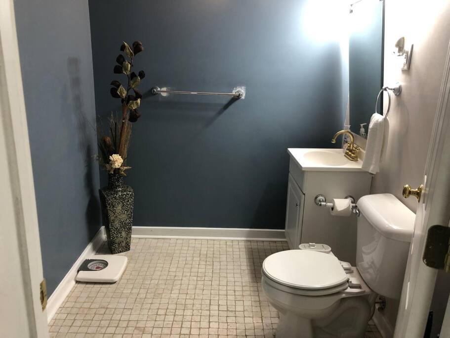 Vannituba majutusasutuses Spacious Unit with Mountain View
