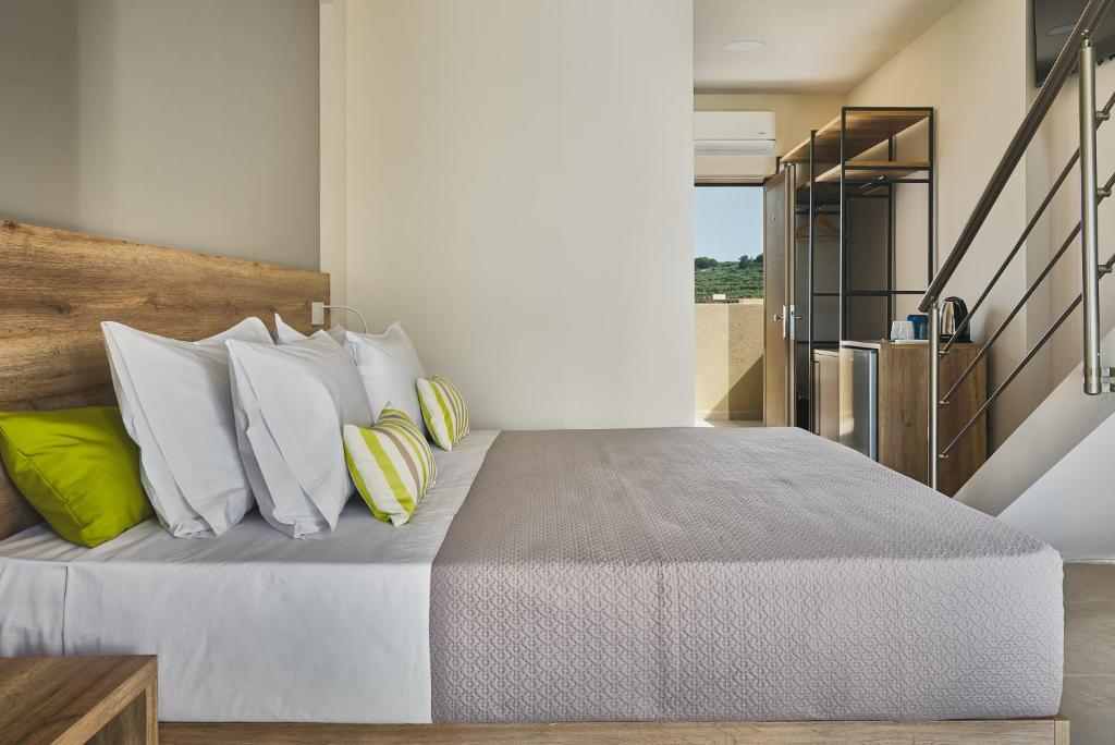 Postel nebo postele na pokoji v ubytování Grapevines Hotel