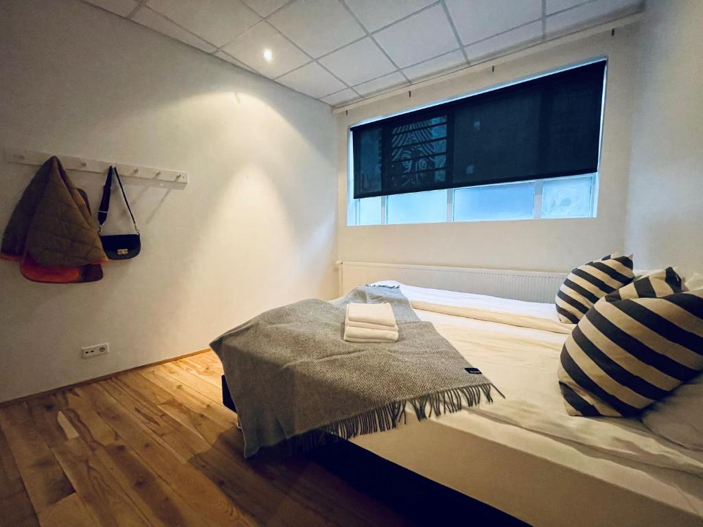 Postel nebo postele na pokoji v ubytování Day Dream Vesturgata 17 Reykjavik