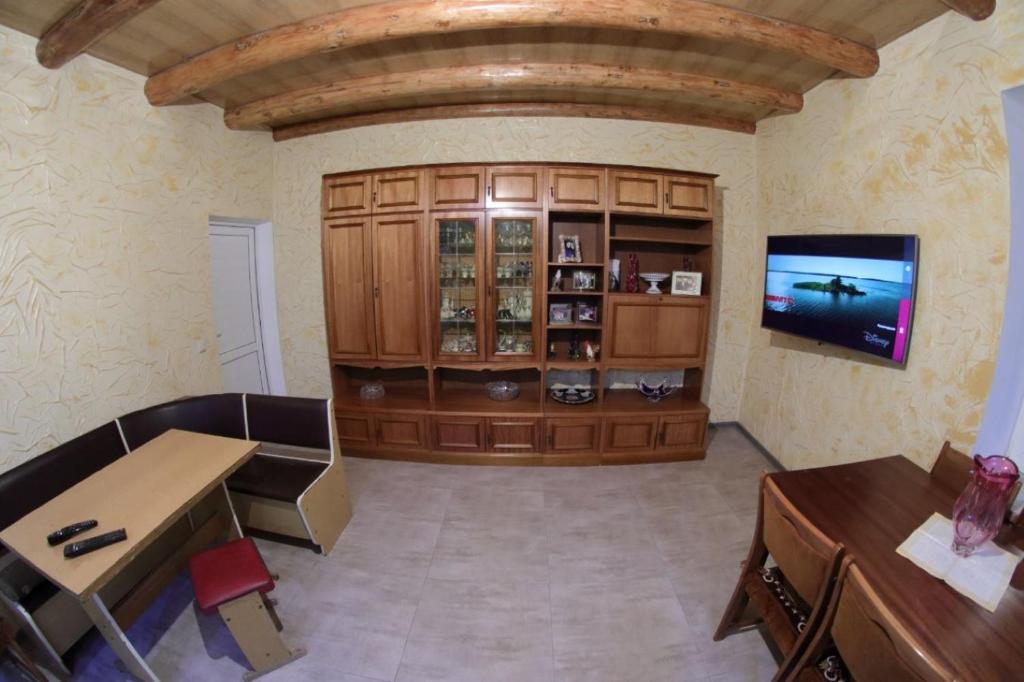 TV a/nebo společenská místnost v ubytování Vanand Guest House