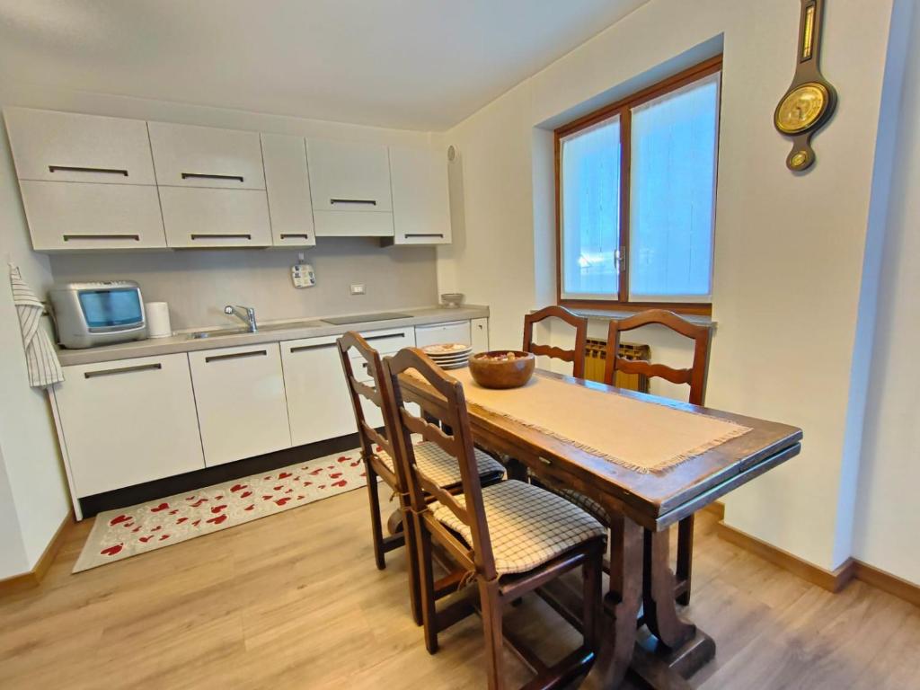 Kuchyň nebo kuchyňský kout v ubytování Appartamento in centro a Torgnon