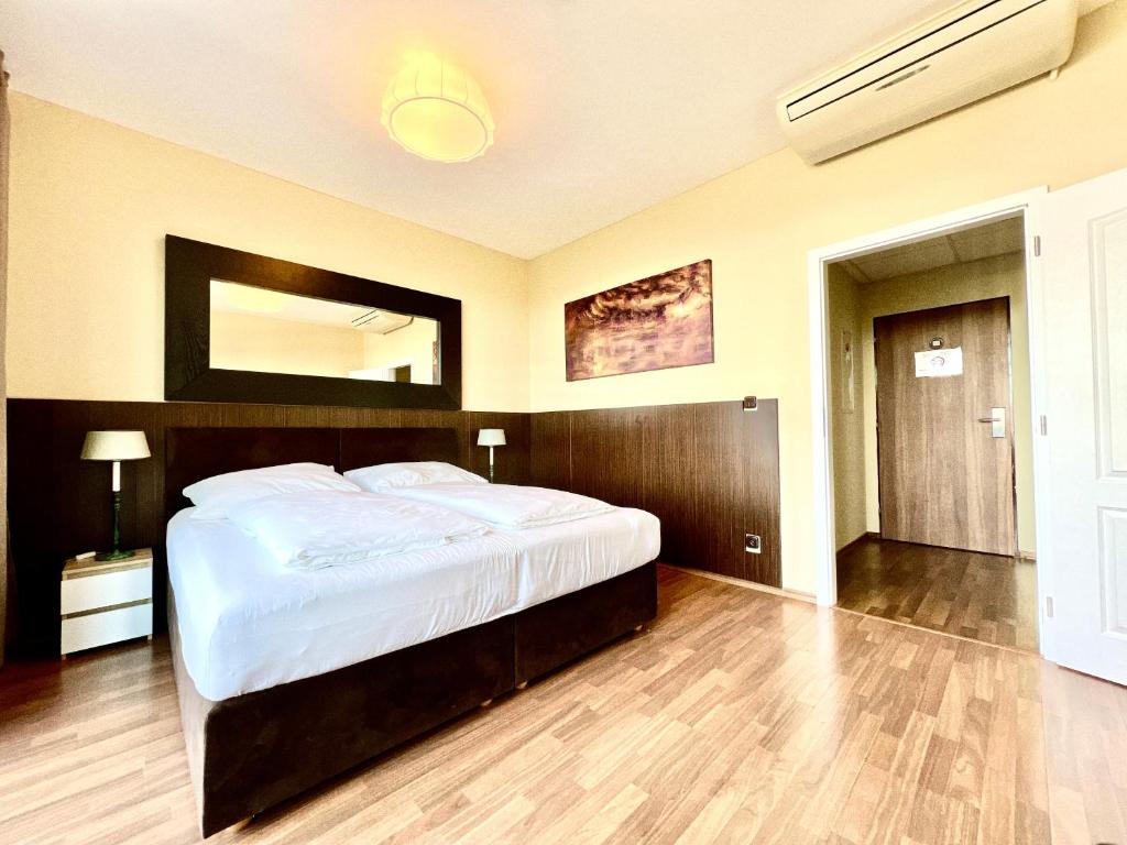 Balu Apartments - Double Or Twin Room With Balcony