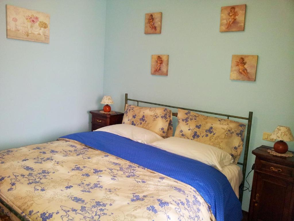 A bed or beds in a room at Assisi Casa degli Angeli