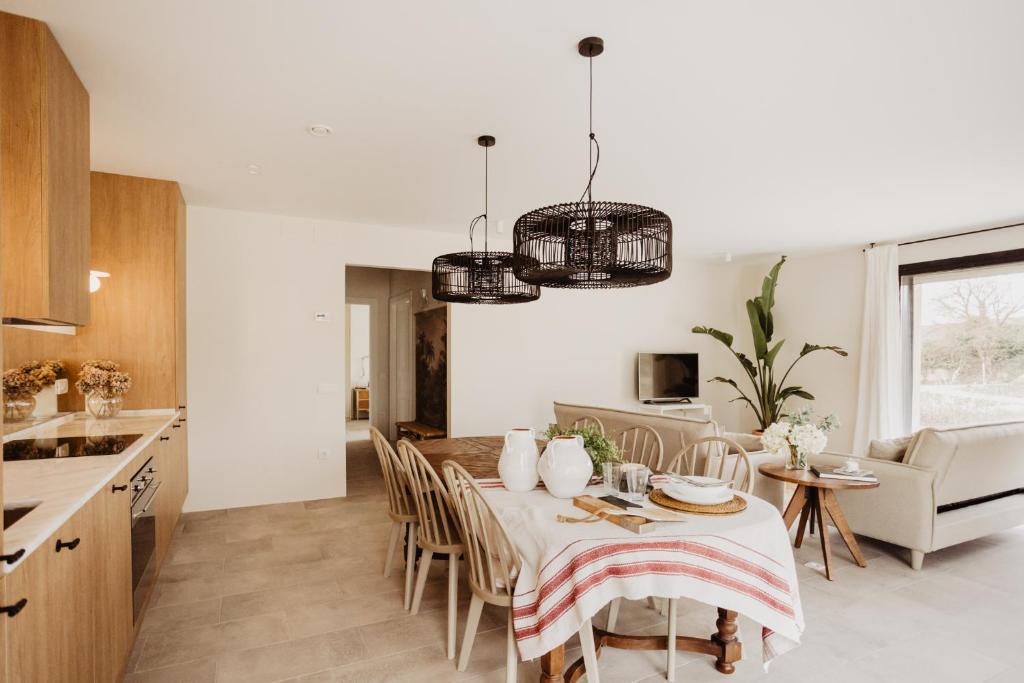 a kitchen and dining room with a table and chairs at ALDAPA Casa Rural in Laguardia