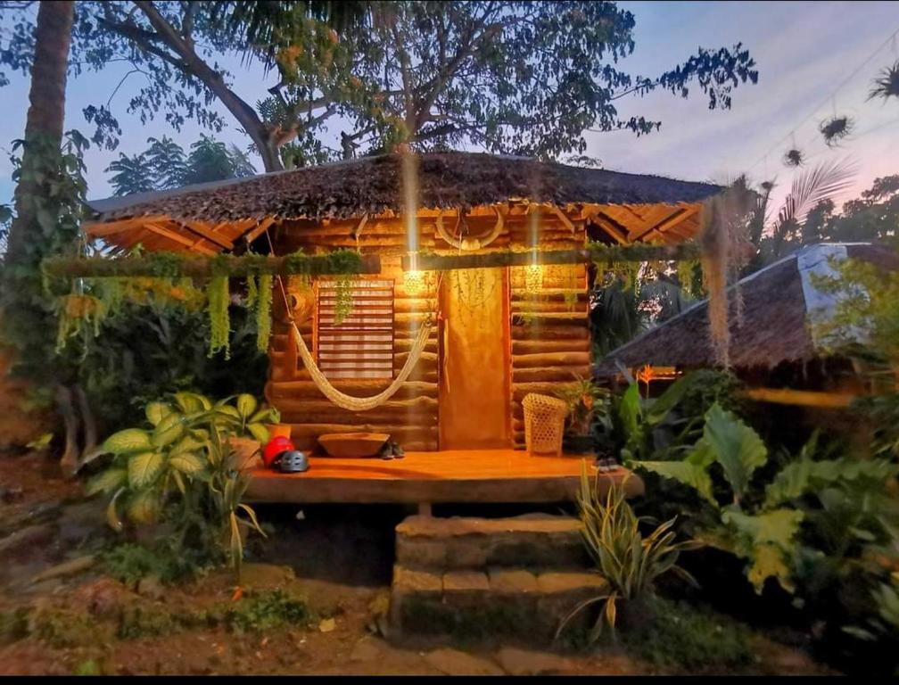 a small house with a bench in front of it at Payag n' Kapitan, Experience pinubre living in Siquijor