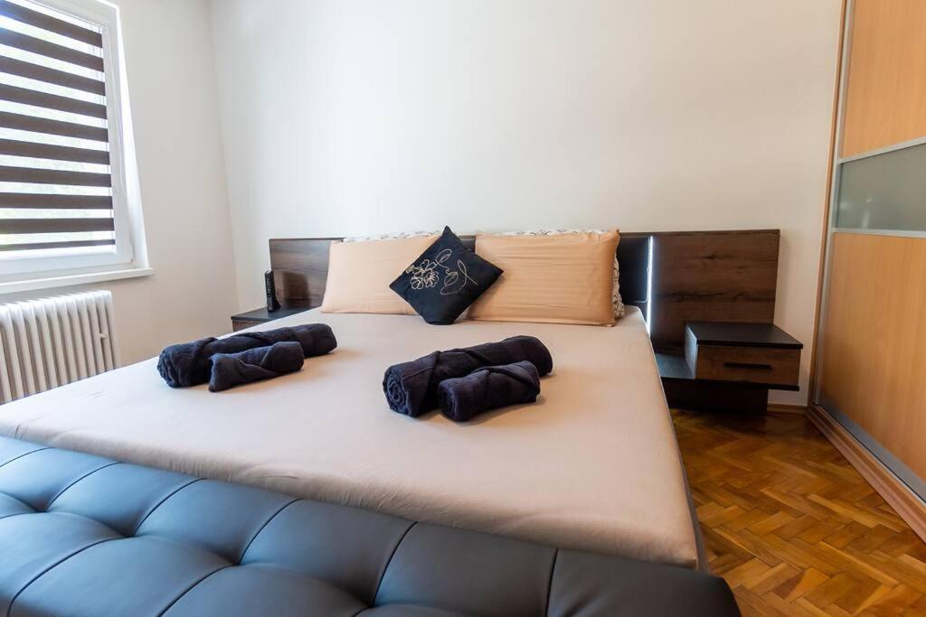 Postel nebo postele na pokoji v ubytování Excellent Large Lux Apartment Central Martin
