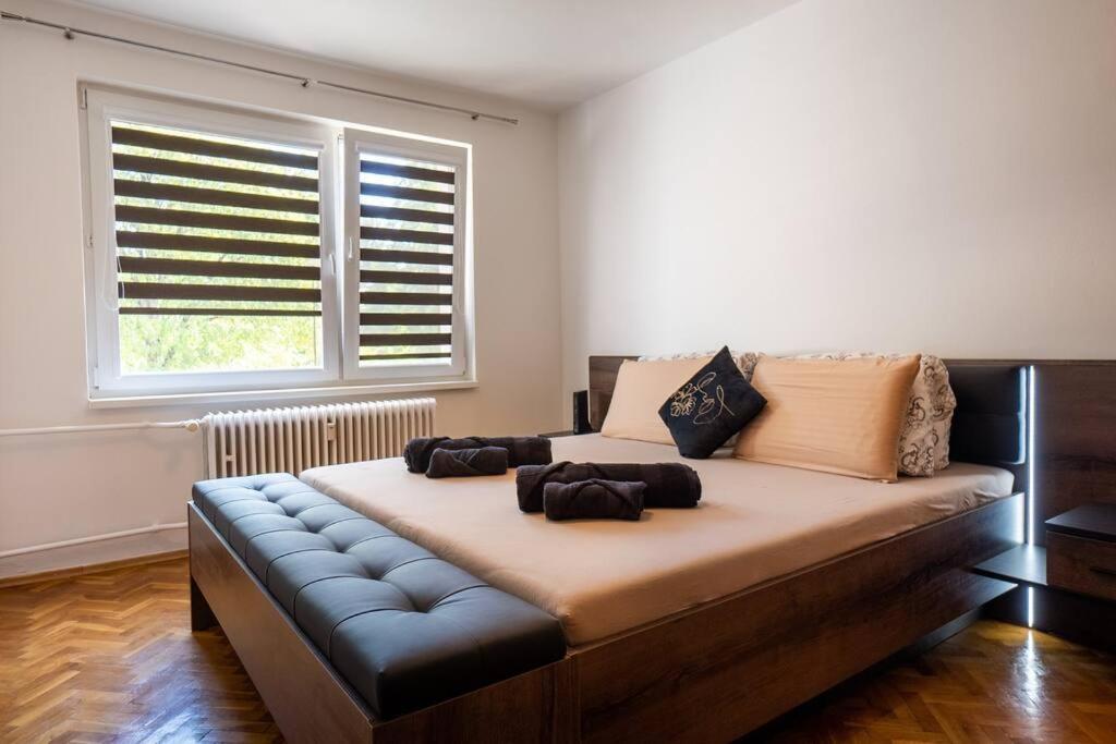 Postel nebo postele na pokoji v ubytování Excellent Large Lux Apartment Central Martin