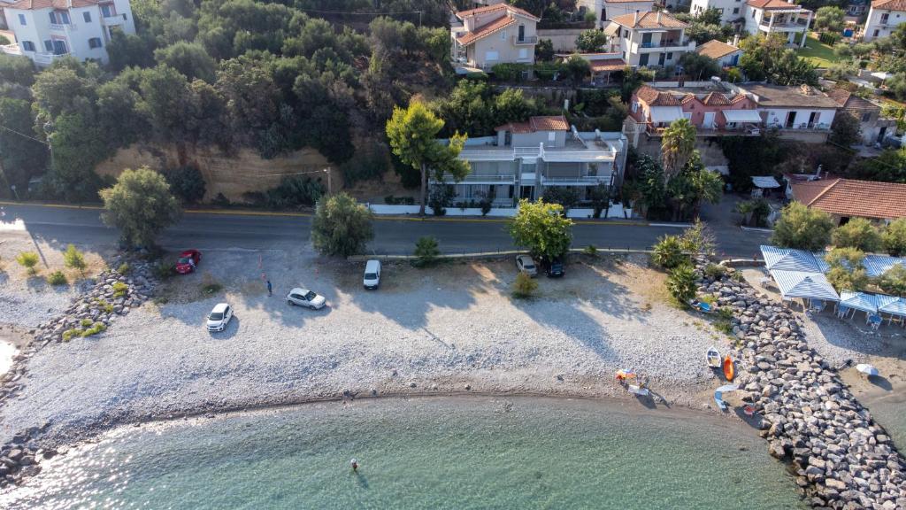 Letecký snímek ubytování Kamari Apartments seafront