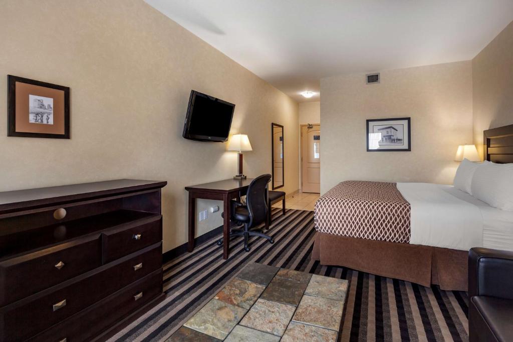 Postel nebo postele na pokoji v ubytování Best Western Plus Meridian