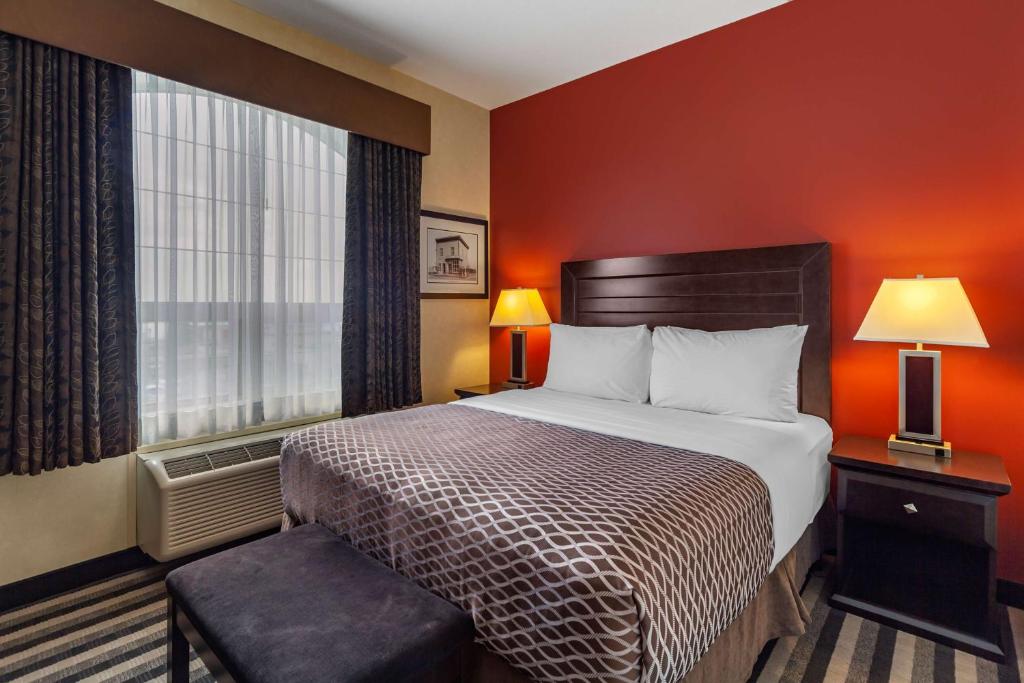 Postel nebo postele na pokoji v ubytování Best Western Plus Meridian