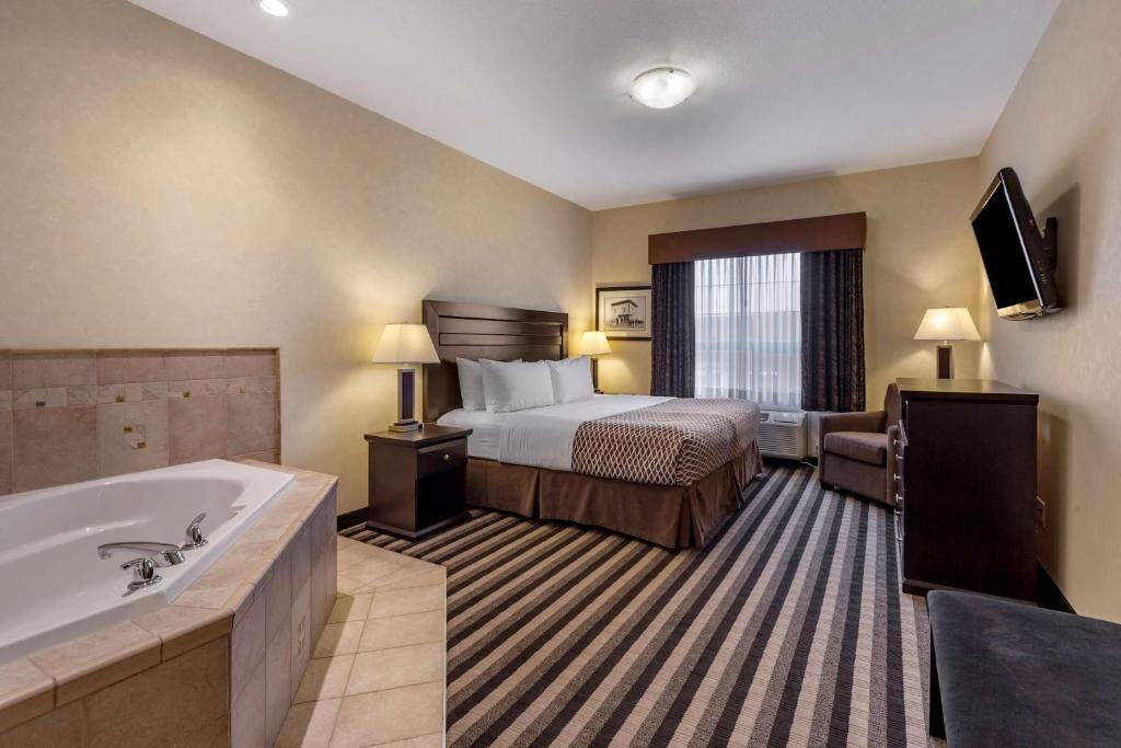 Postel nebo postele na pokoji v ubytování Best Western Plus Meridian