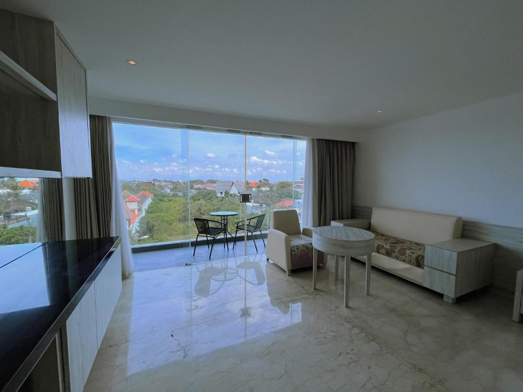 Posezení v ubytování The Capital Hotel and Resort Seminyak