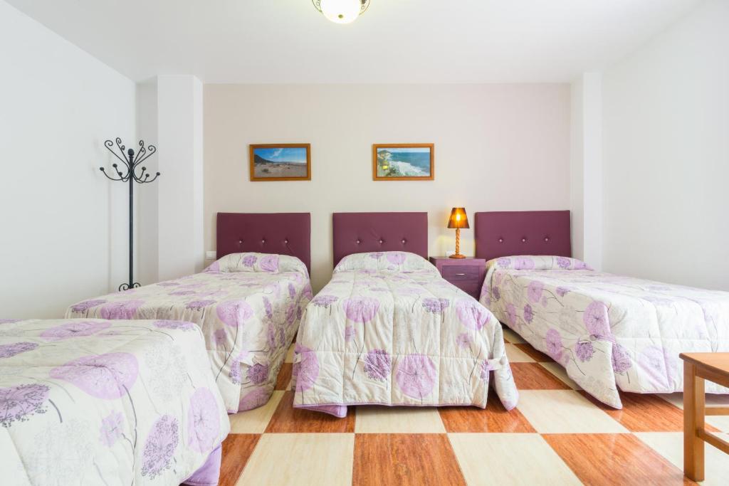 Łóżko lub łóżka w pokoju w obiekcie Hostal Rural Alba